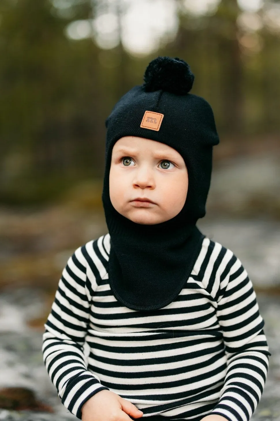 POM POM HELMET -KYPÄRÄMYSSY, MERINOVILLA | BLACK